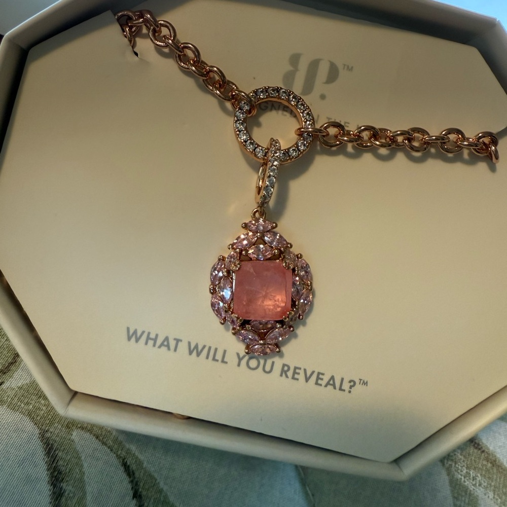 Elegant Rose Gold Pendant Necklace